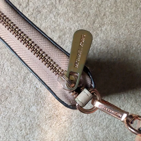 Michael Kors Jet Set Wallet In Metallic Rose Gold - Picture 6 of 8